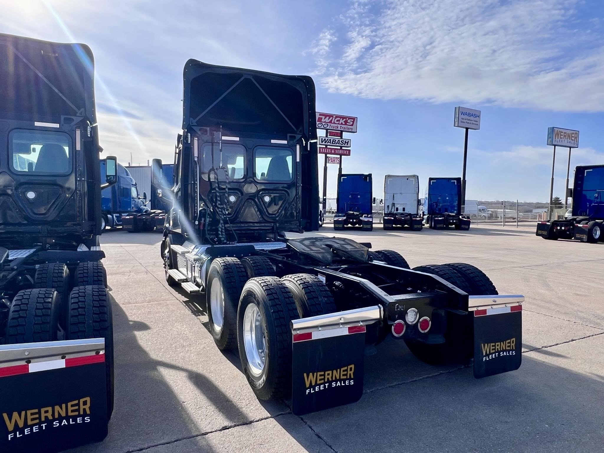 2023 Freightliner Cascadia - image 4
