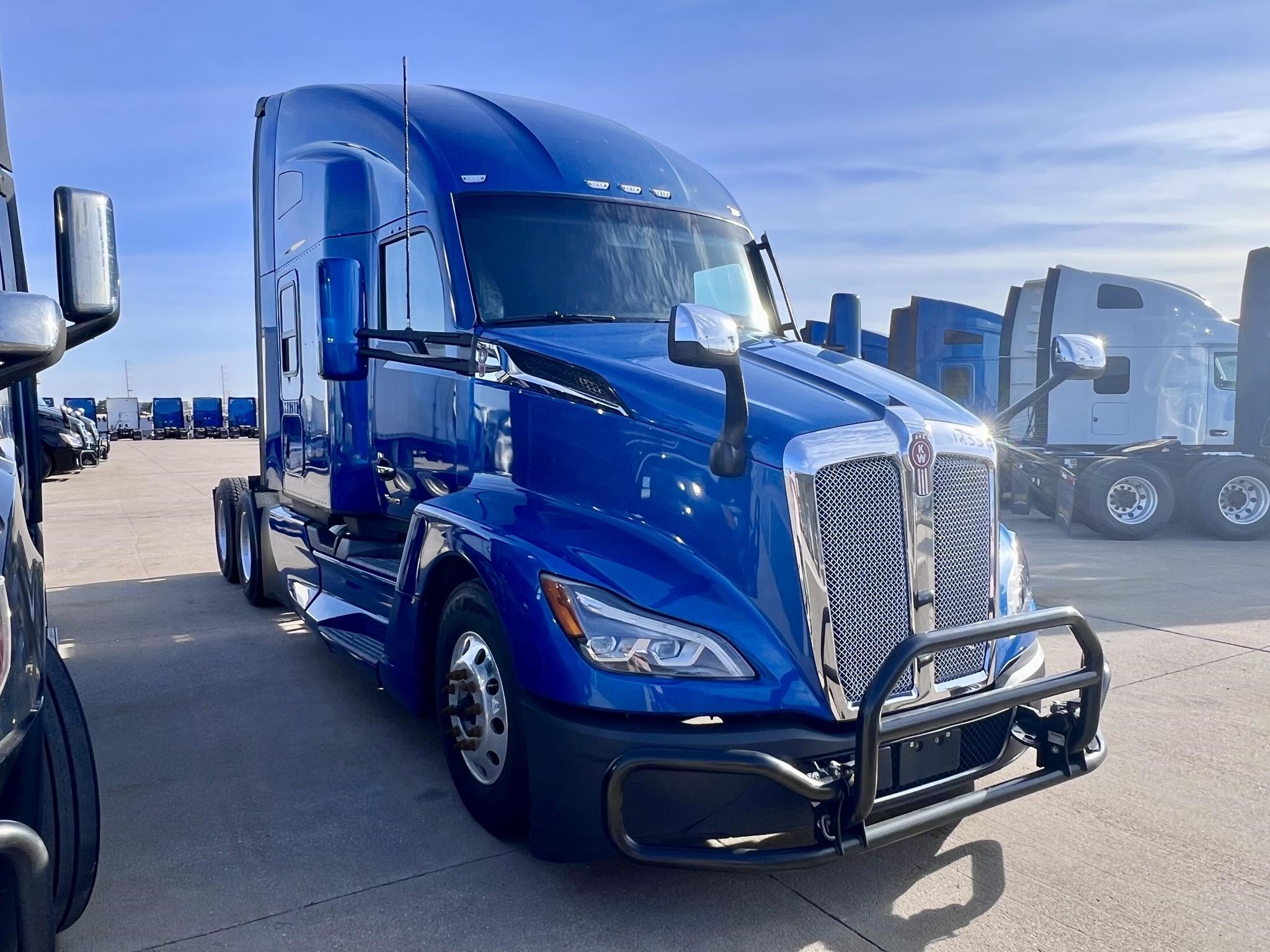2022 Kenworth T680 - image 3