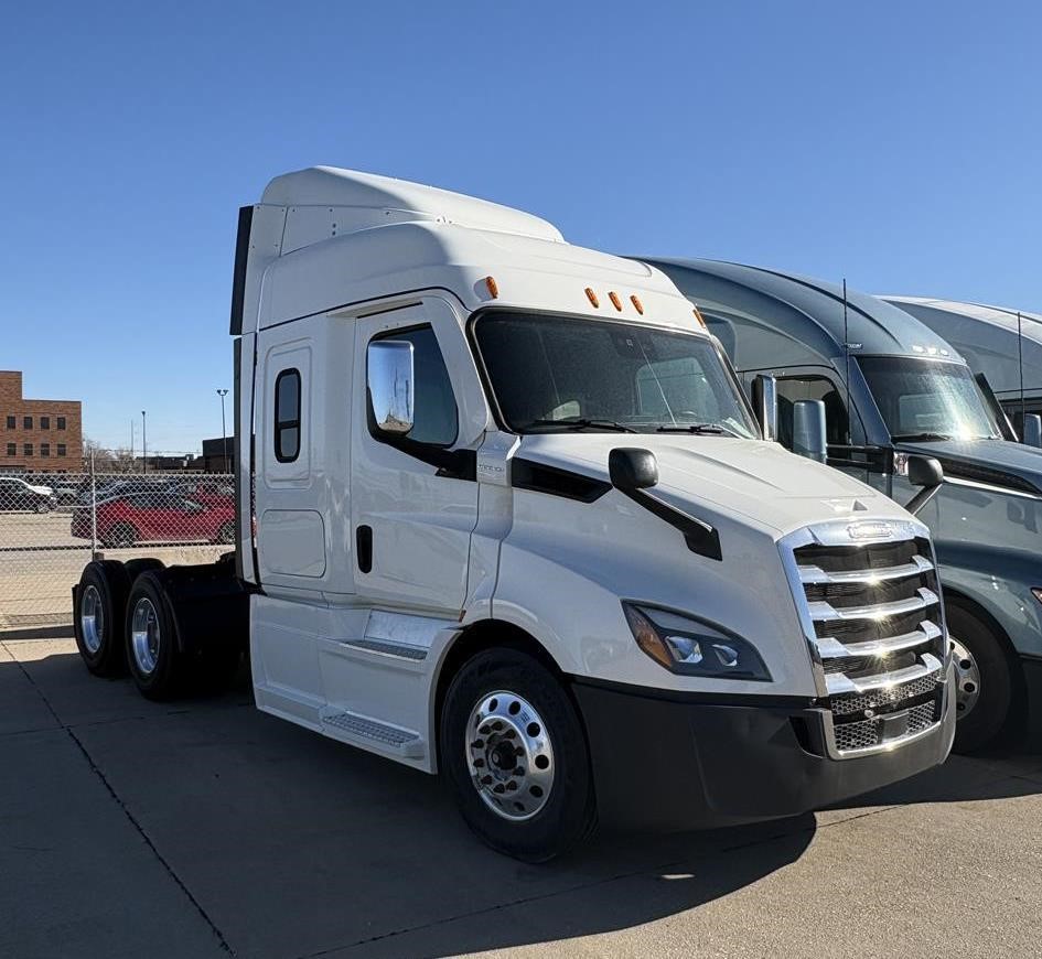 2022 FREIGHTLINER CASCADIA 116 - image 1 of 6