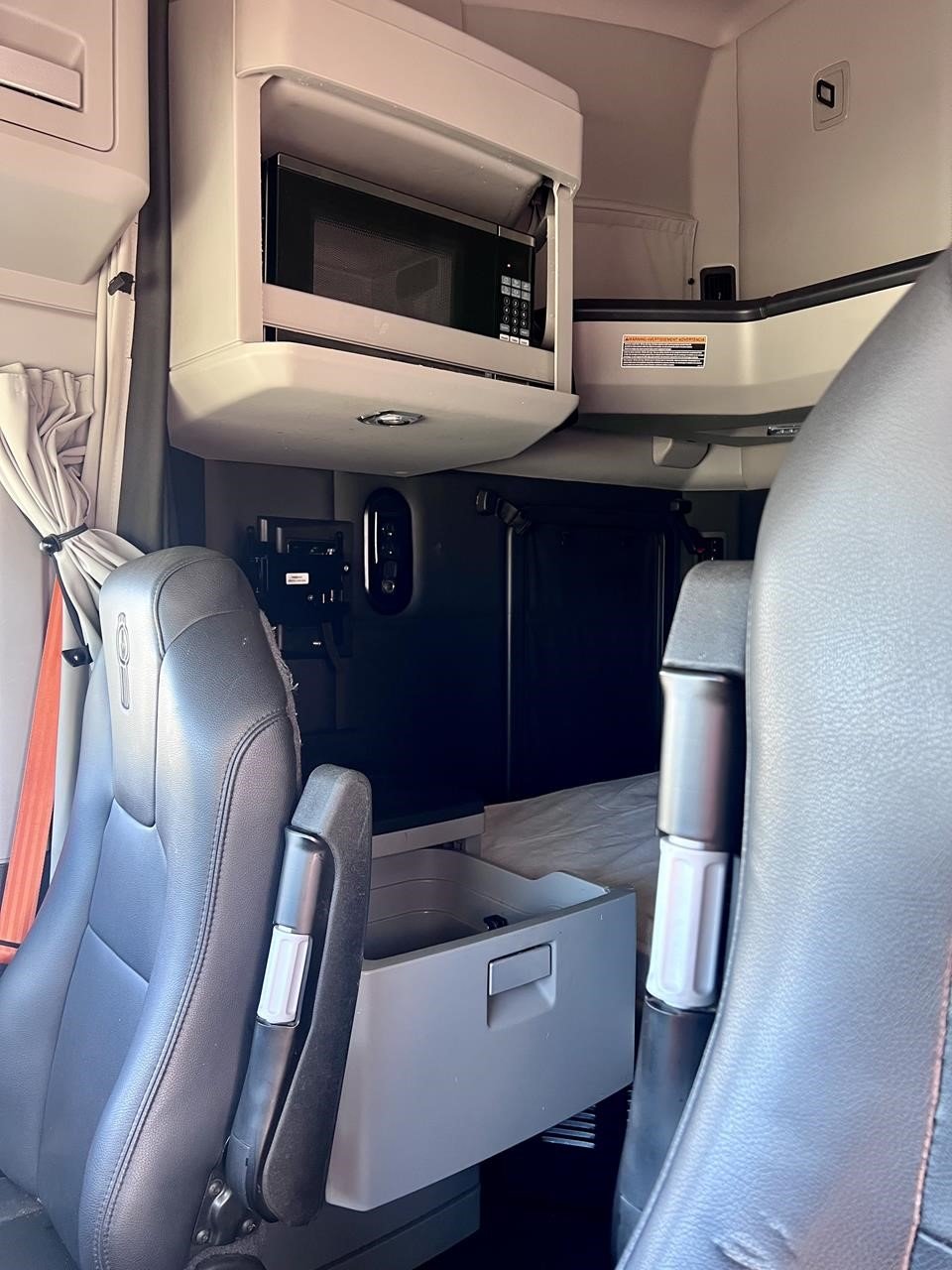 2022 KENWORTH T680 - image 4 of 6