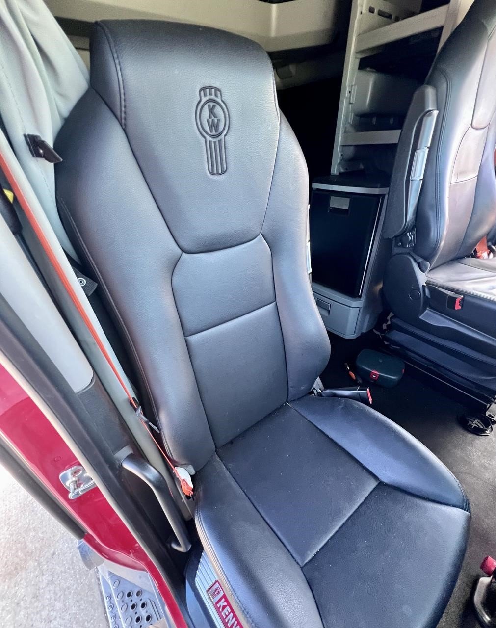 2022 KENWORTH T680 - image 3 of 6