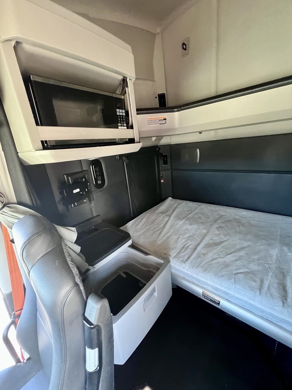 2022 KENWORTH T680 - image 6 of 6