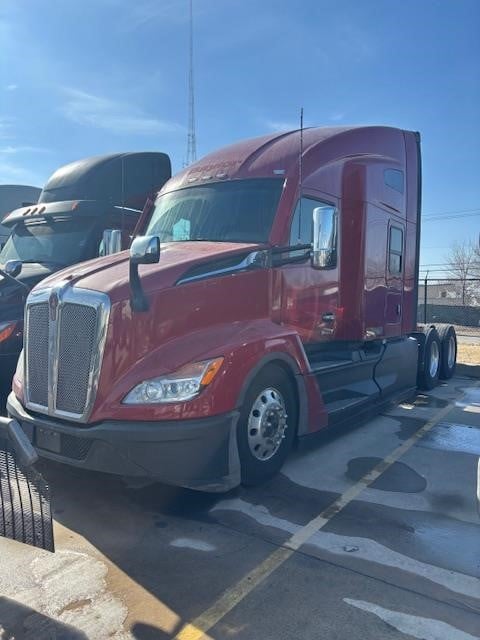 2022 KENWORTH T680 - image 1 of 6