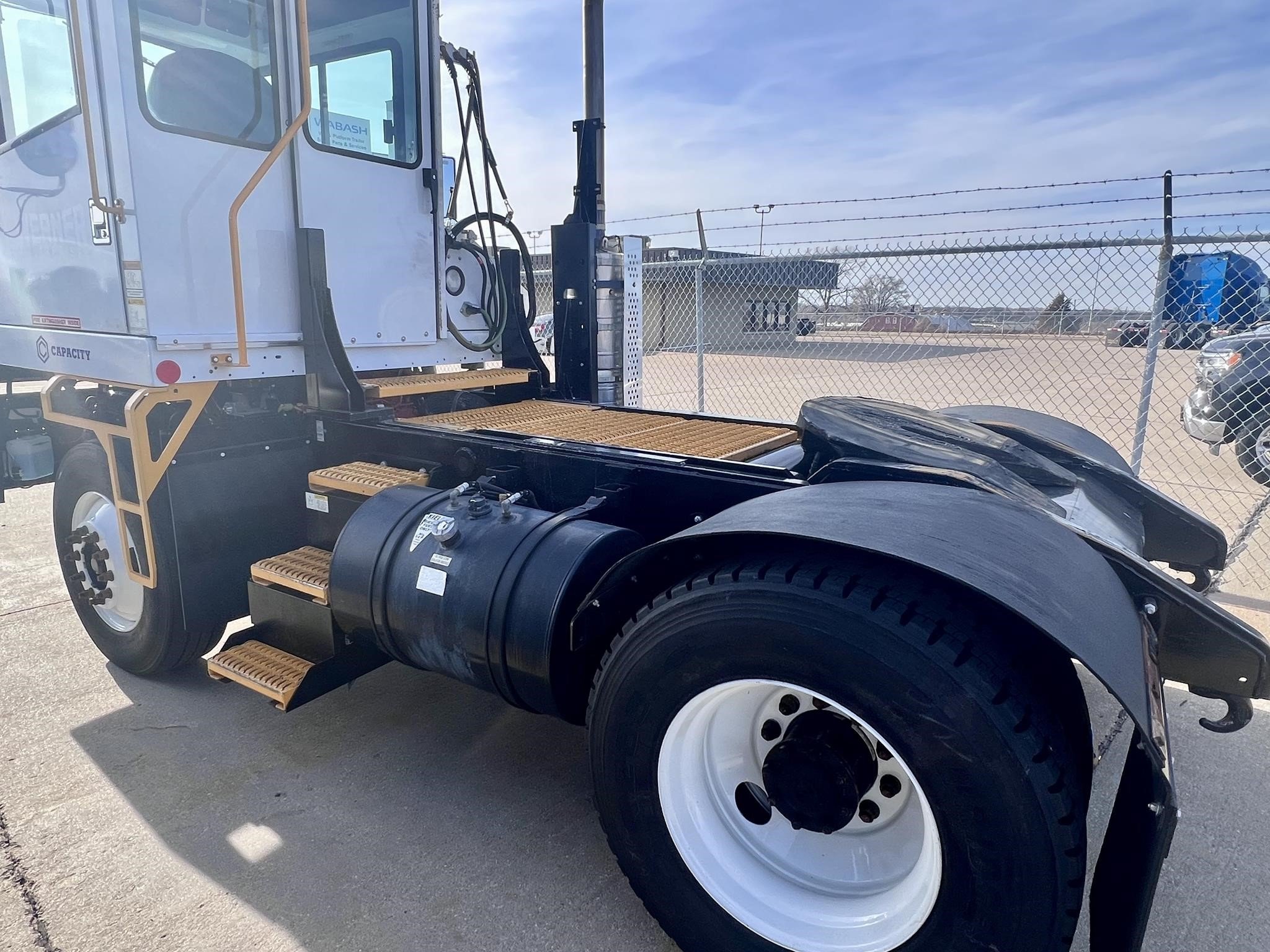 2019 CAPACITY TJ5000 DOT - image 3 of 6