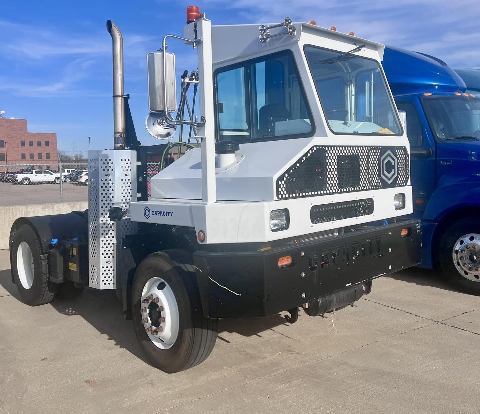 2019 CAPACITY TJ5000 DOT - image 2 of 6